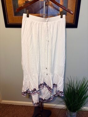 Time and Tru White High-Low Maxi Skirt with Navy & Red Trim